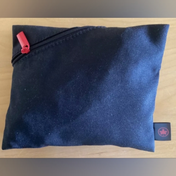 Air Canada Amenity Kit Business Class UNUSED Full Travel Bag Pouch Black - Picture 3 of 9